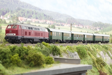 43180-01 - BR 218 mit drei 4-achsigen Umbauwagen, DB, Epoche 4