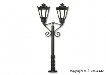 H0 Parklaterne zweiflammig, schwarz, LED warmweiß, Best.Nr V6073