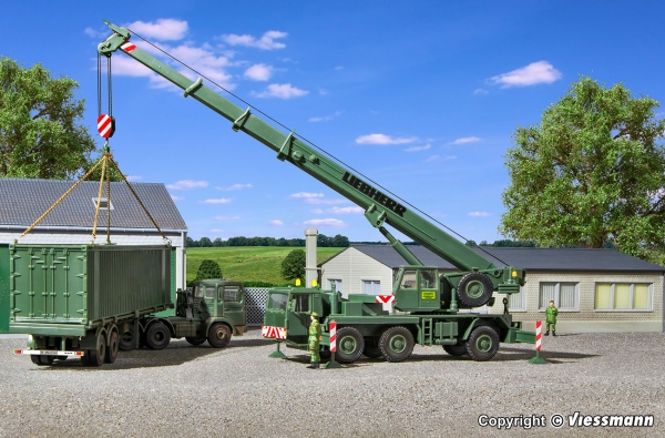 18043 - H0 Bundeswehr LIEBHERR Mobilkran LTM 1050/3