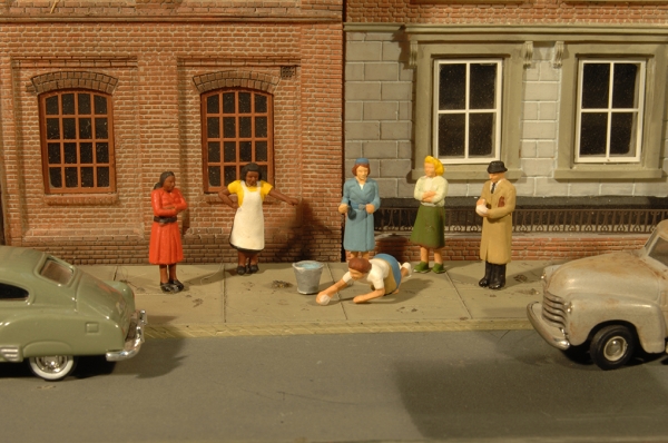 30117 - Sidewalk People