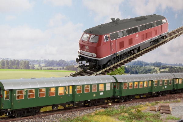 43180-01 - BR 218 mit drei 4-achsigen Umbauwagen, DB, Epoche 4