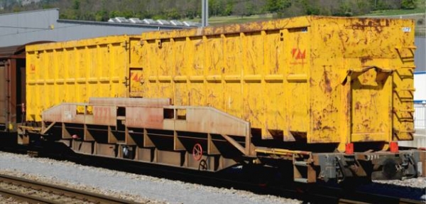 2290 122 - RhB Sl 7762 ACTS-Tragwagen mit RhB + "Bünder Güterbahn" (Hafen)