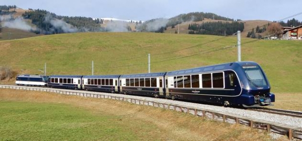 3647 311 MOB ABst 381 Steuerwagen "GoldenPass Express" mit Innenbel.