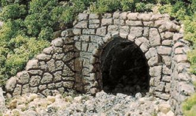 WC1164 - Wasserdurchlaß Bruchstein