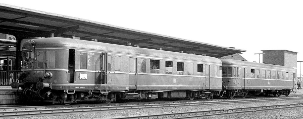 44711 - Verbrennungstriebwagen BR 660 und Beiwagen BR 945 der DB (Doppeleinheit) Ep.IV