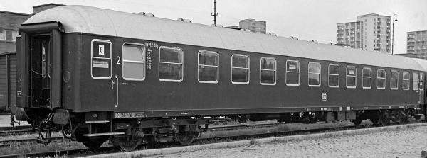 58120 - SCHNELLZUGWAGEN B4ÜMG-54 DER DB Ep.III mit Beleuchtung